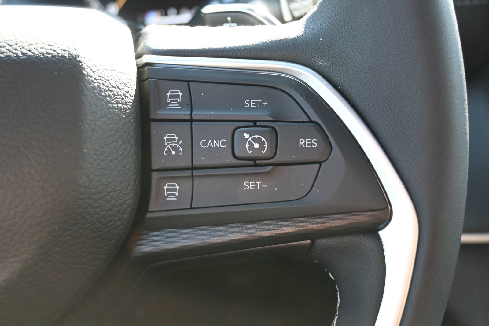 New 2025 Jeep Grand Cherokee L Laredo image 11