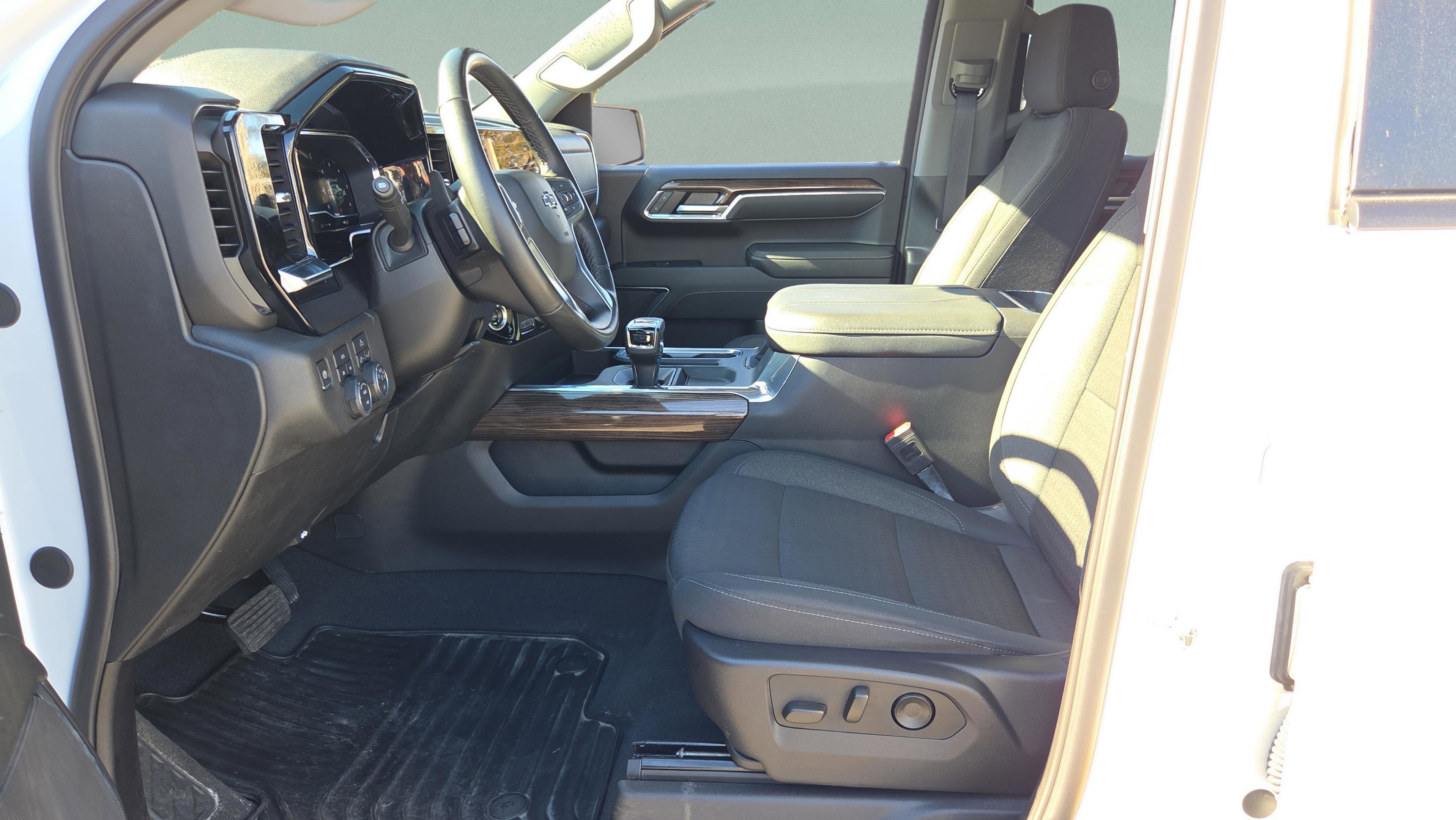 Used 2024 Chevrolet Silverado 1500 RST w/ Max Trailering Package image 12