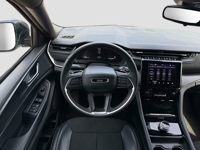 Used 2024 Jeep Grand Cherokee Altitude RWD image 16
