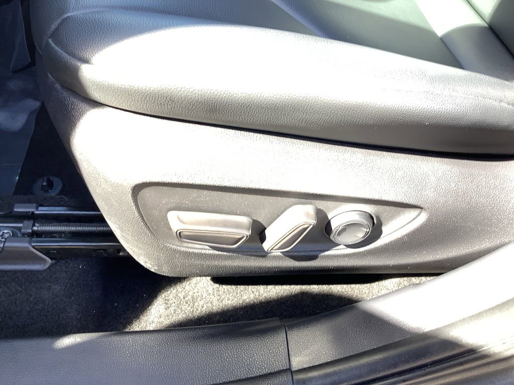 Used 2024 Toyota Highlander XLE image 25