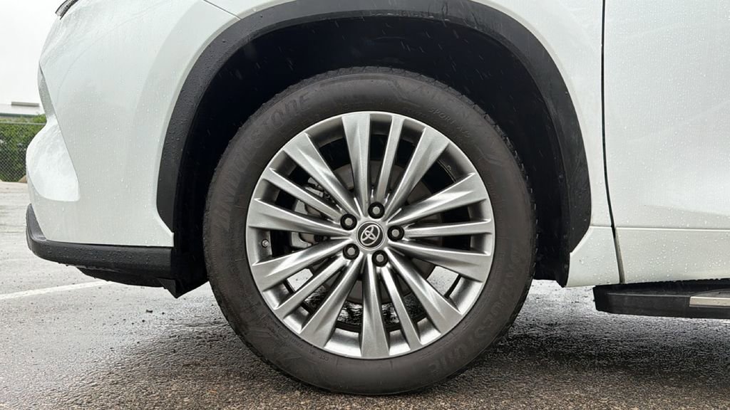 Used 2023 Toyota Highlander Platinum FWD image 12