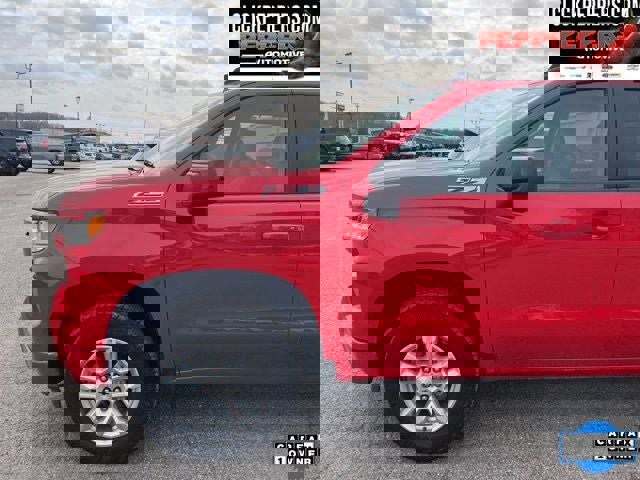 Used 2023 Chevrolet Silverado 1500 RST image 2