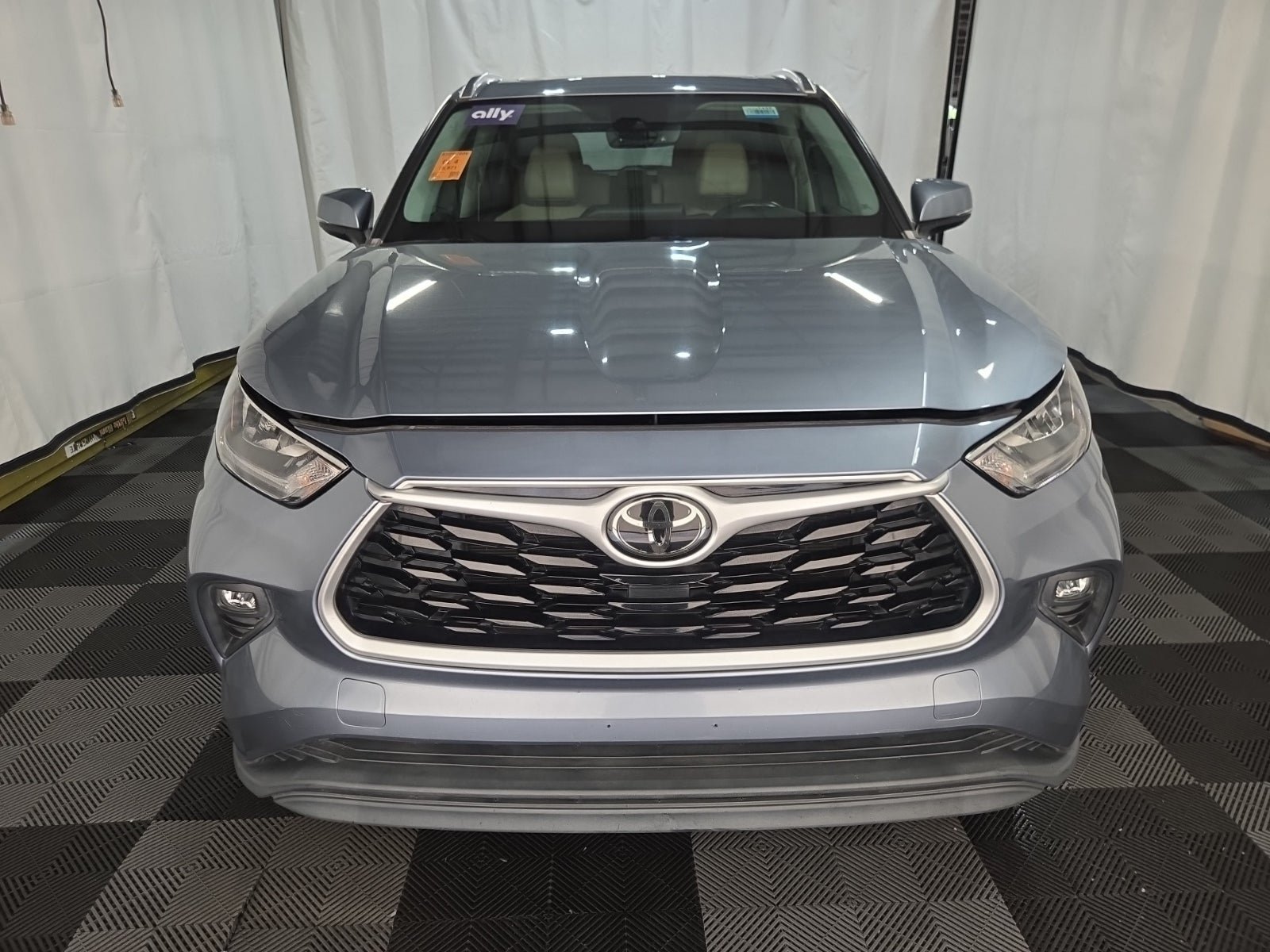 Used 2020 Toyota Highlander XLE FWD image 8