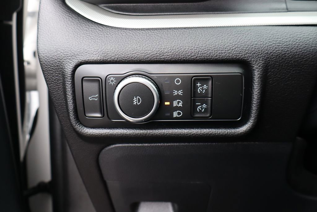 Used 2023 Ford Explorer XLT w/ Equipment Group 202A image 12