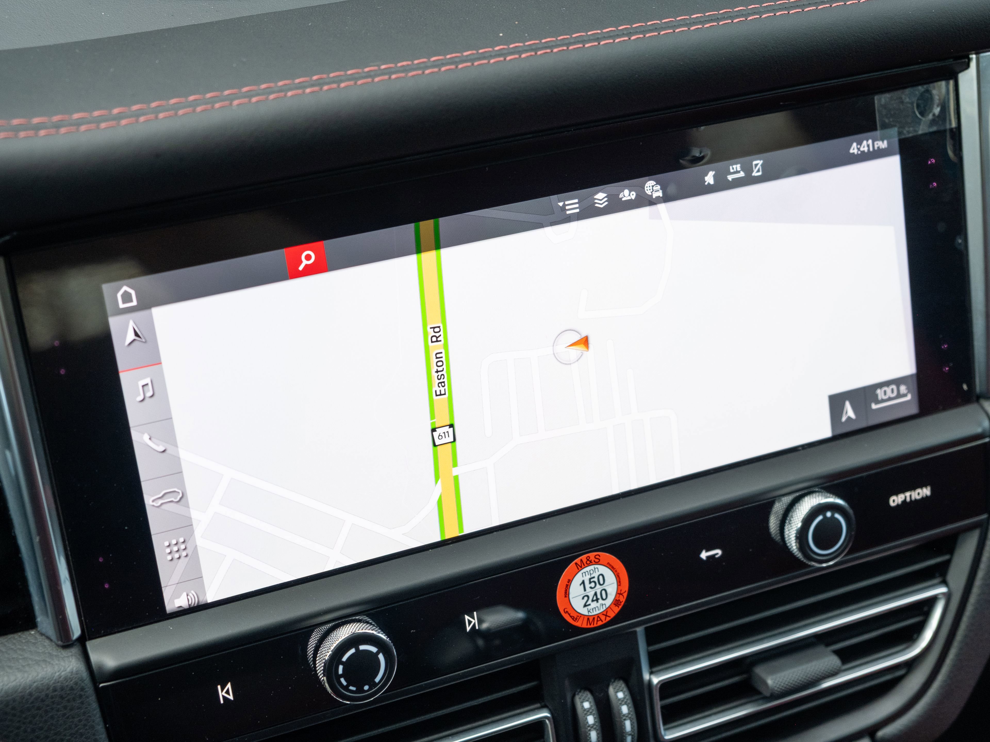 Certified 2025 Porsche Macan image 30