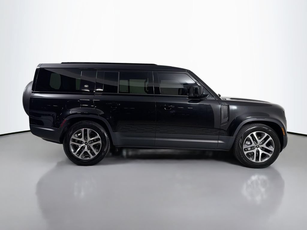 Certified 2023 Land Rover Defender 130 SE AWD/4WD image 4