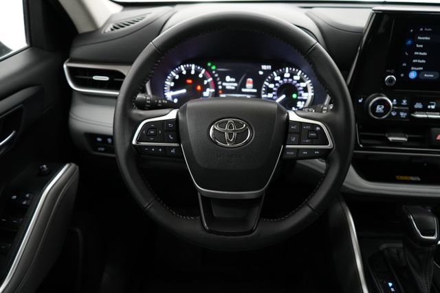 Used 2023 Toyota Highlander XLE image 16