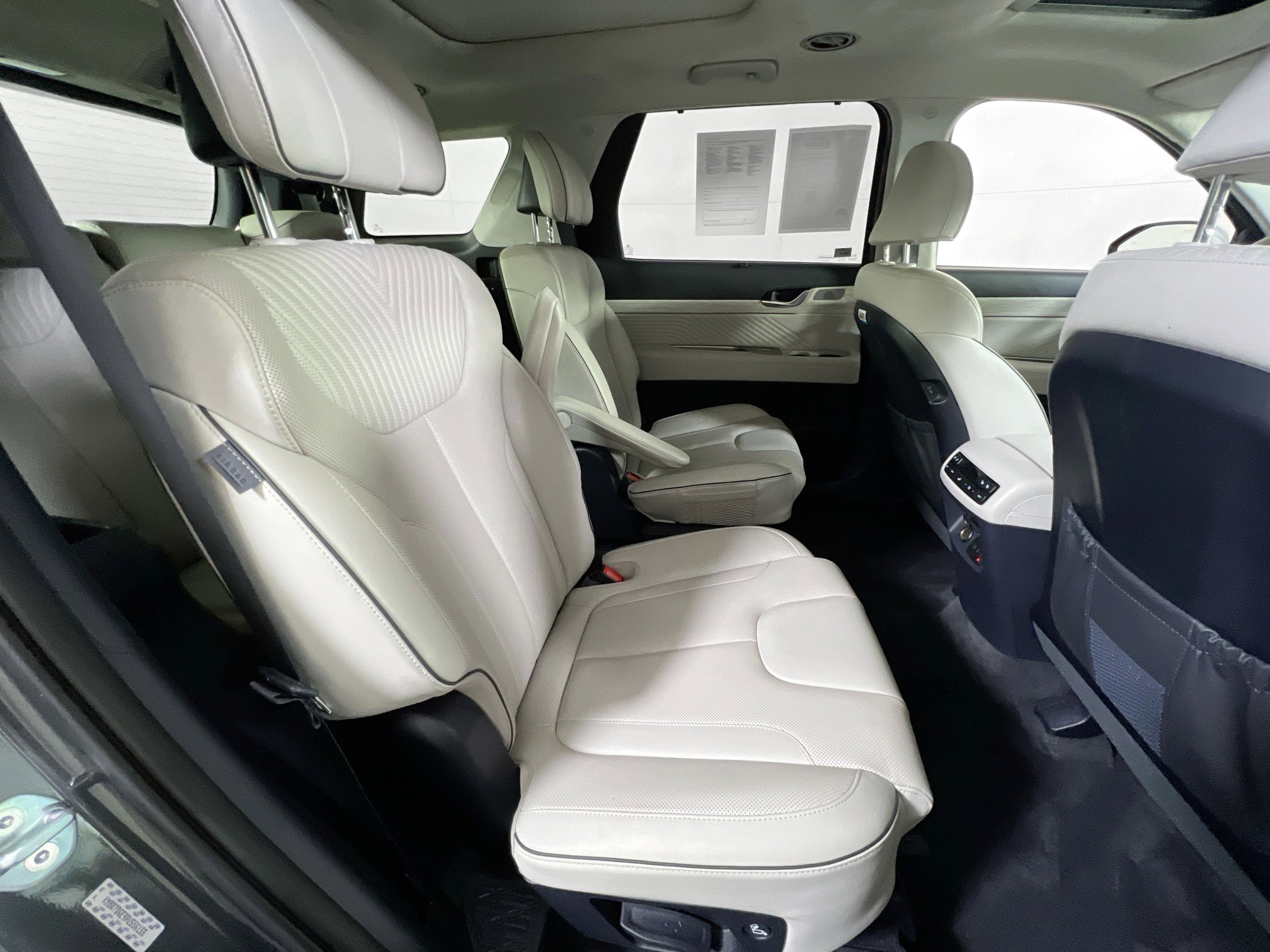 Used 2023 Hyundai Palisade Calligraphy image 30