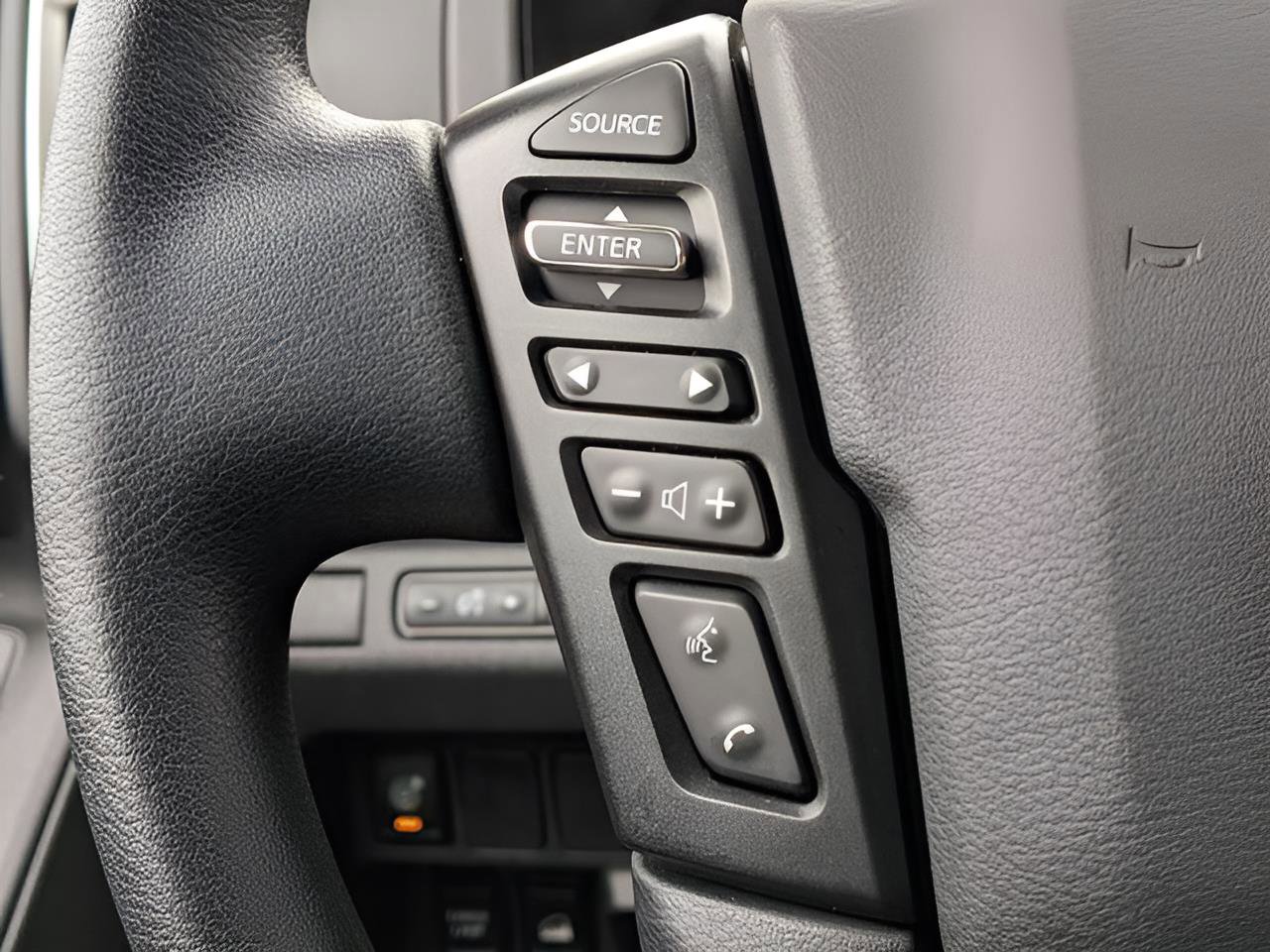 Certified 2025 Nissan Frontier SV AWD/4WD image 14