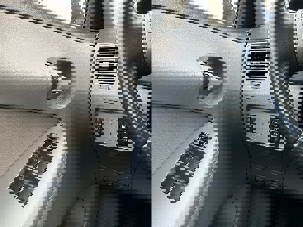 Used 2013 Toyota Corolla LE image 22