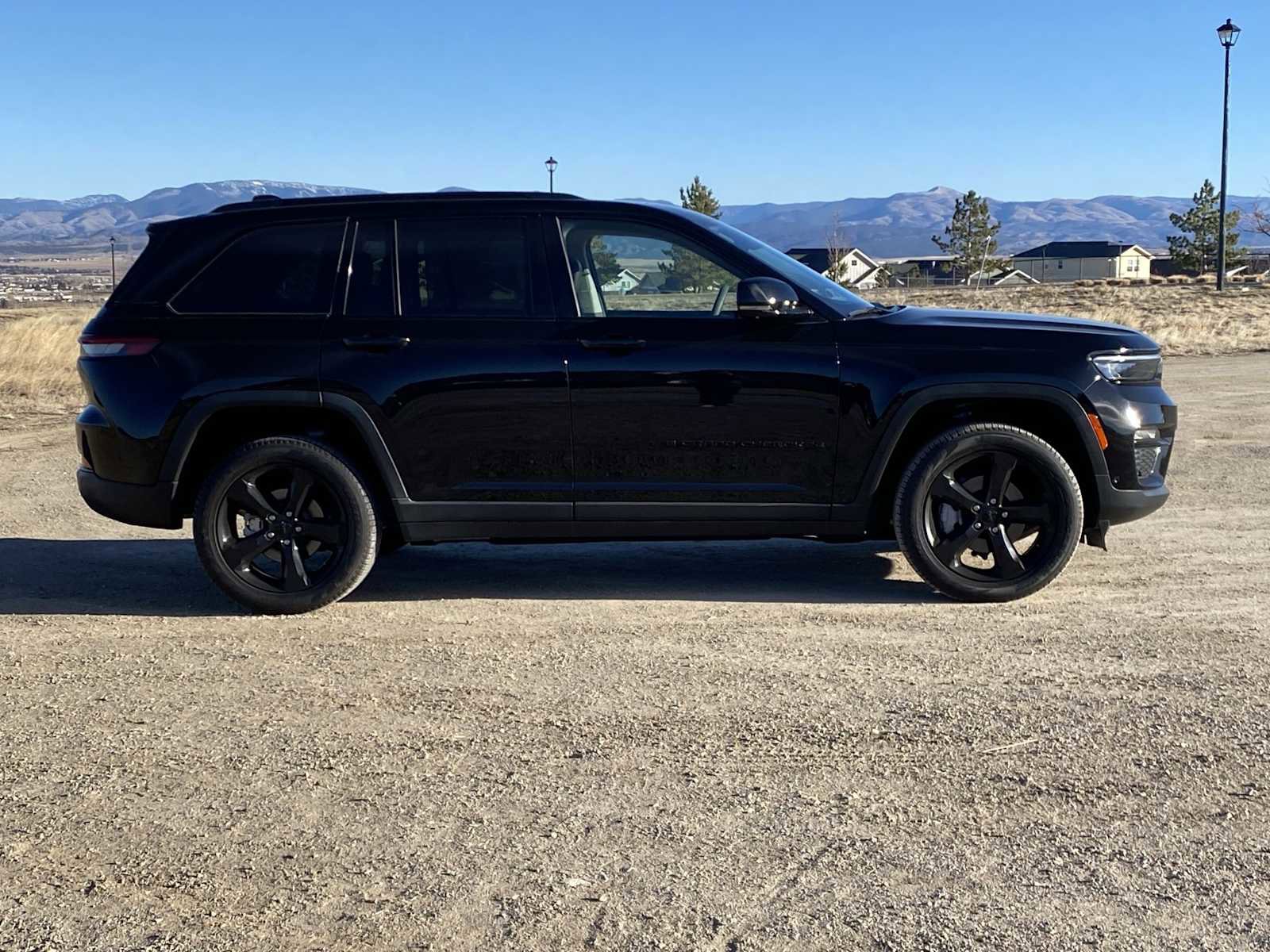 Certified 2023 Jeep Grand Cherokee Limited w/ Luxury Tech Group II image 21