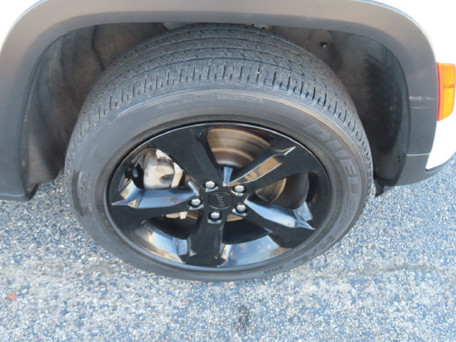 Used 2023 Jeep Grand Cherokee L Laredo AWD/4WD image 15