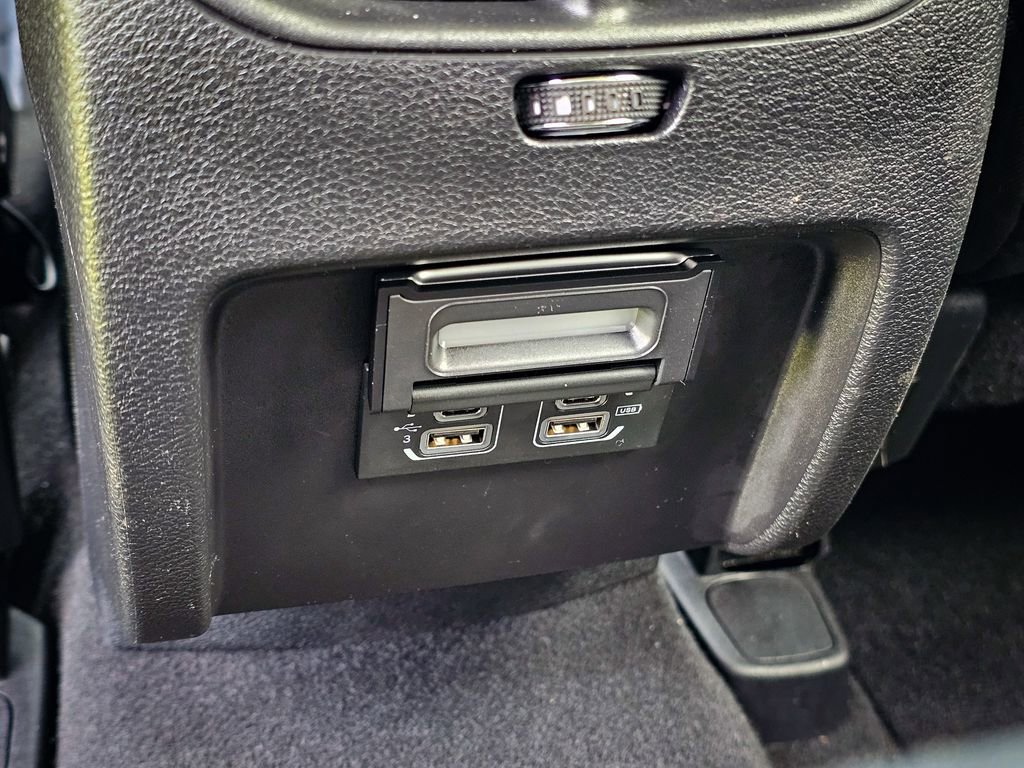 Used 2020 Jeep Cherokee Latitude Plus w/ Cold Weather Group AWD/4WD image 33