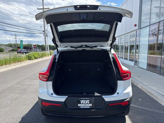 Certified 2025 Volvo XC40 B5 Plus AWD/4WD image 10