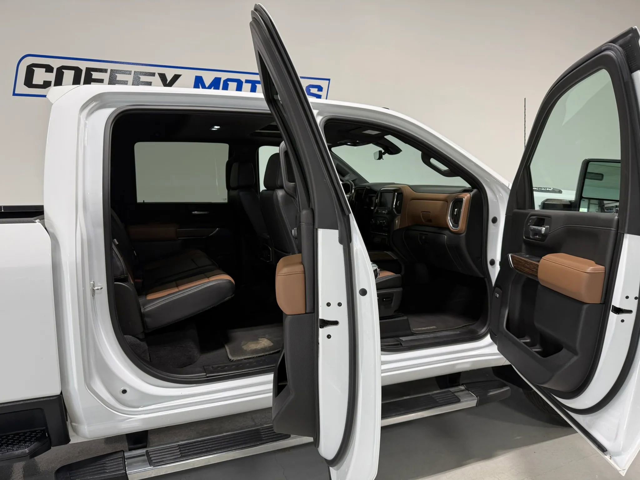 Used 2020 Chevrolet Silverado 2500 High Country AWD/4WD image 11