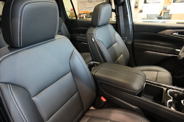 New 2027 Chevrolet Traverse LT w/ LPO, Floor Liner Package AWD/4WD image 8
