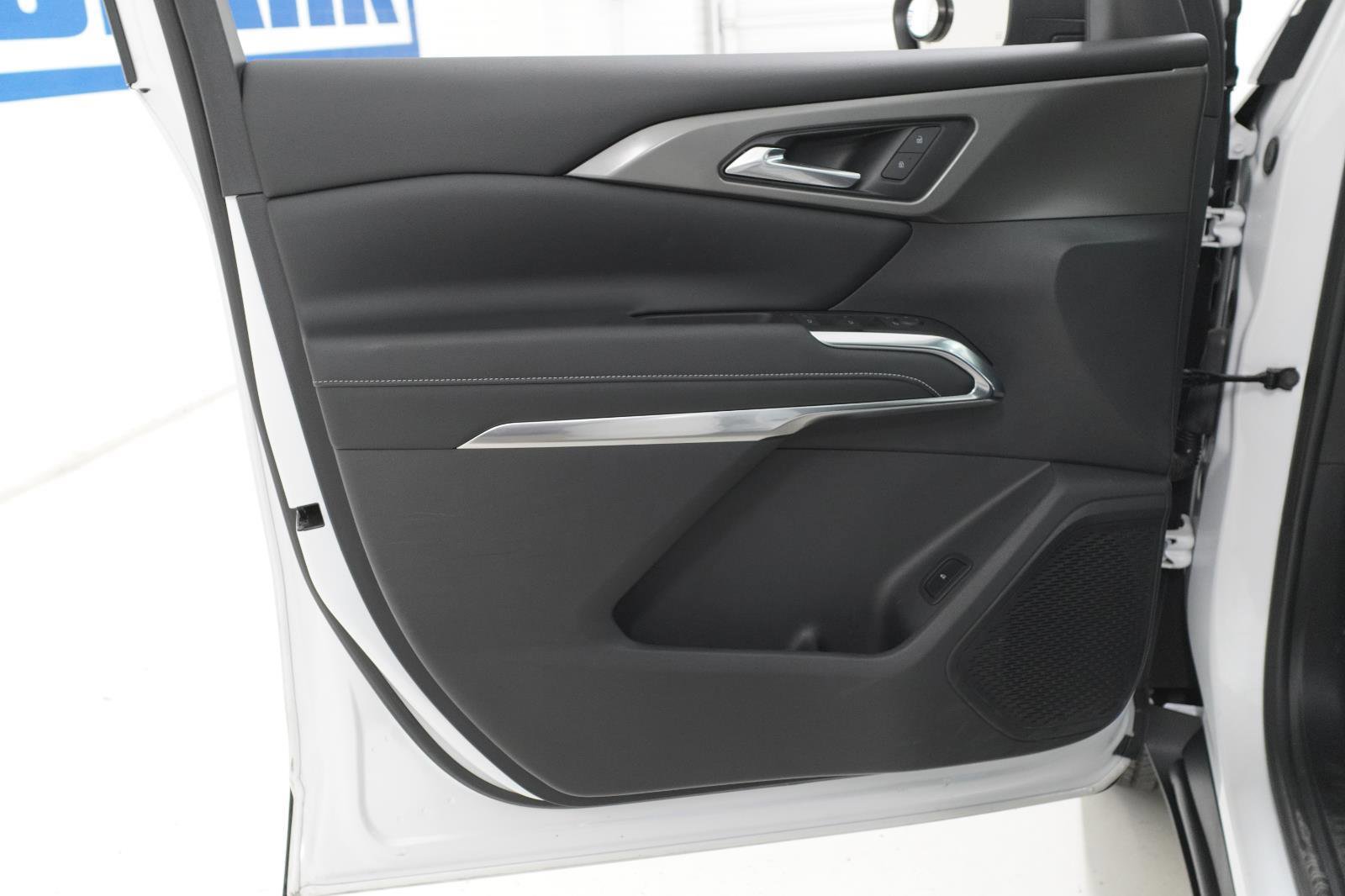 Used 2024 Chevrolet Traverse LT FWD image 14