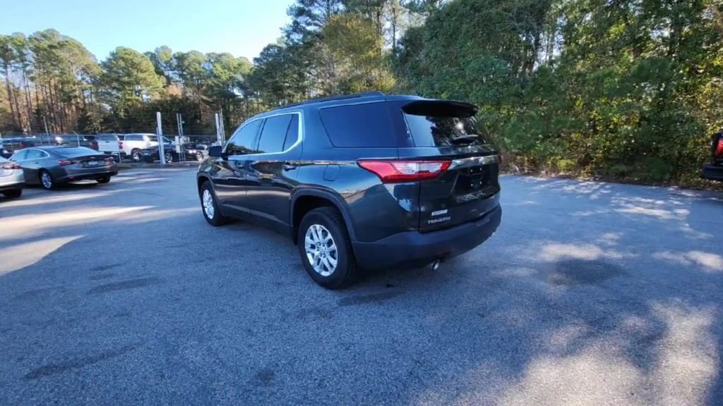 Certified 2021 Chevrolet Traverse LT image 3