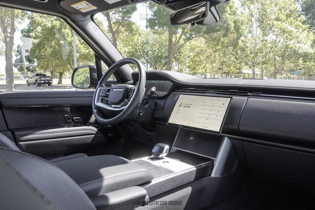 Used 2026 Land Rover Range Rover SV AWD/4WD image 34