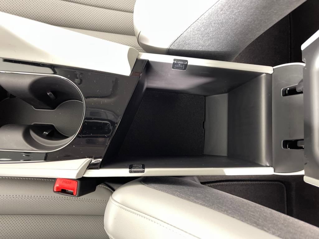 New 2025 Hyundai Elantra Limited image 25