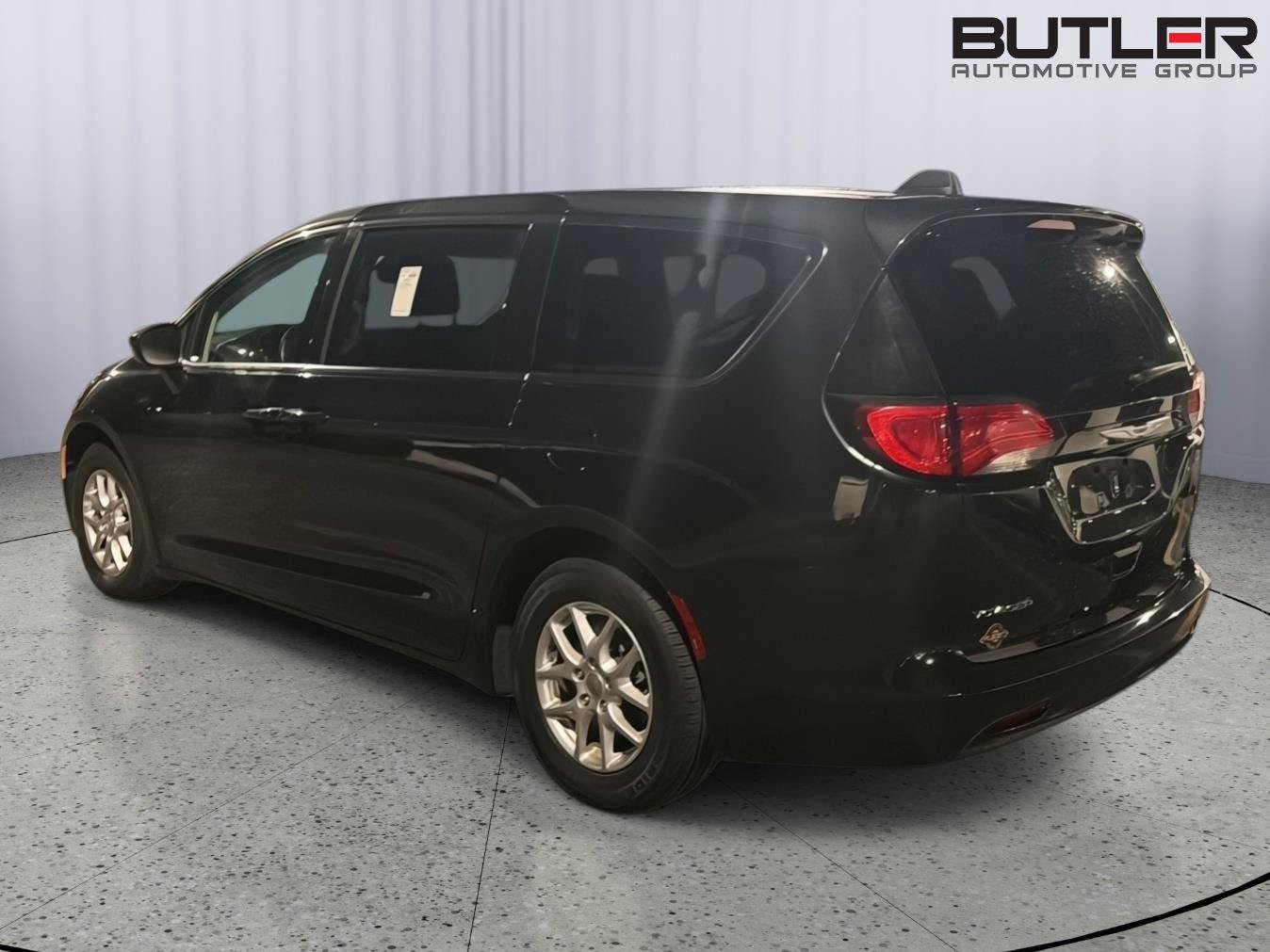 Used 2023 Chrysler Voyager LX FWD image 7