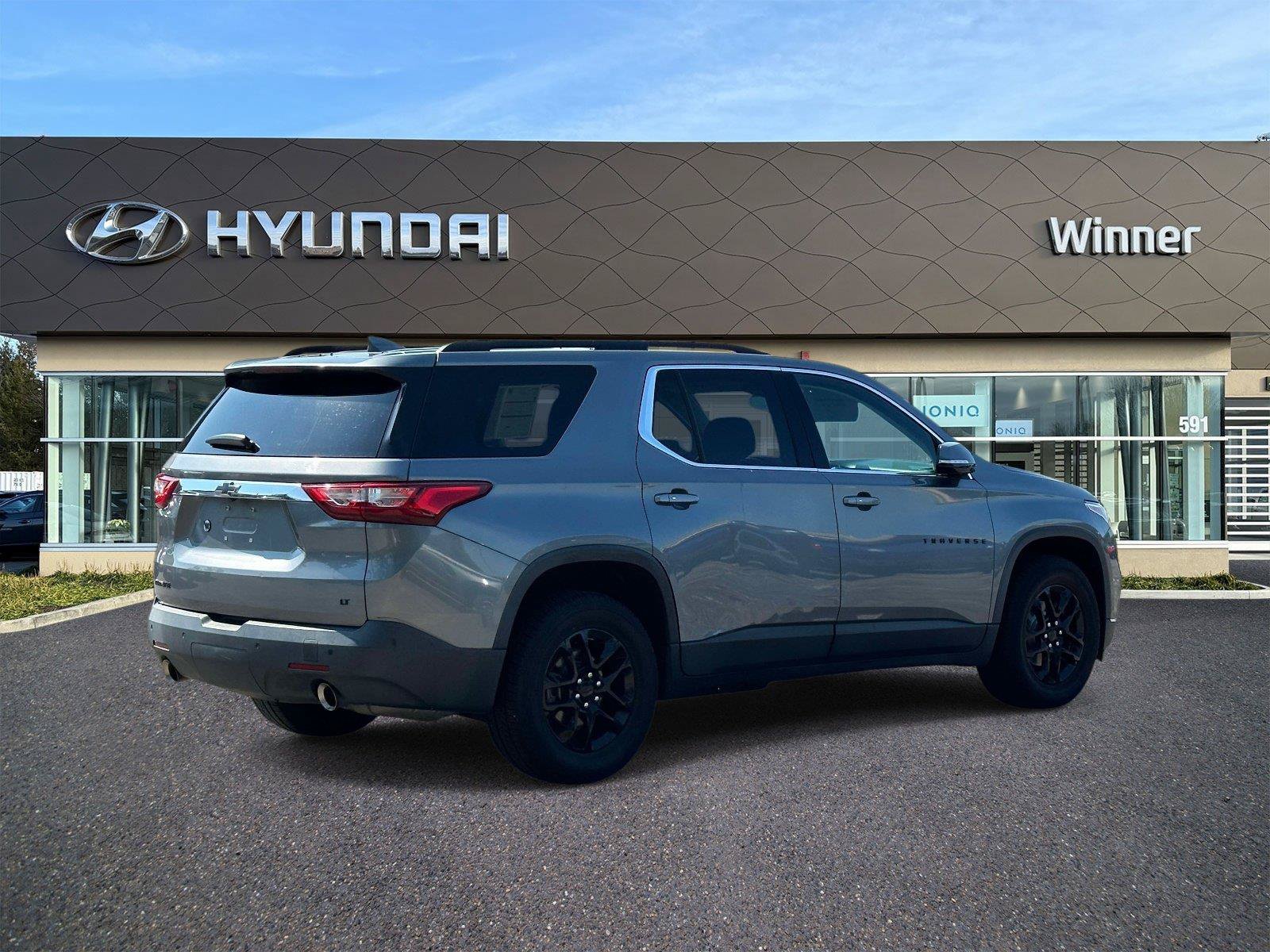 Used 2019 Chevrolet Traverse LT FWD image 5