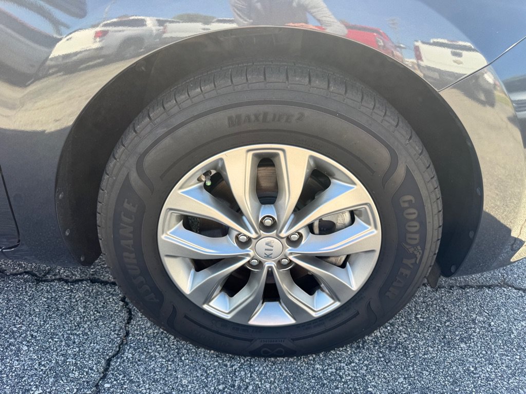 Used 2021 Kia Sedona LX FWD image 17