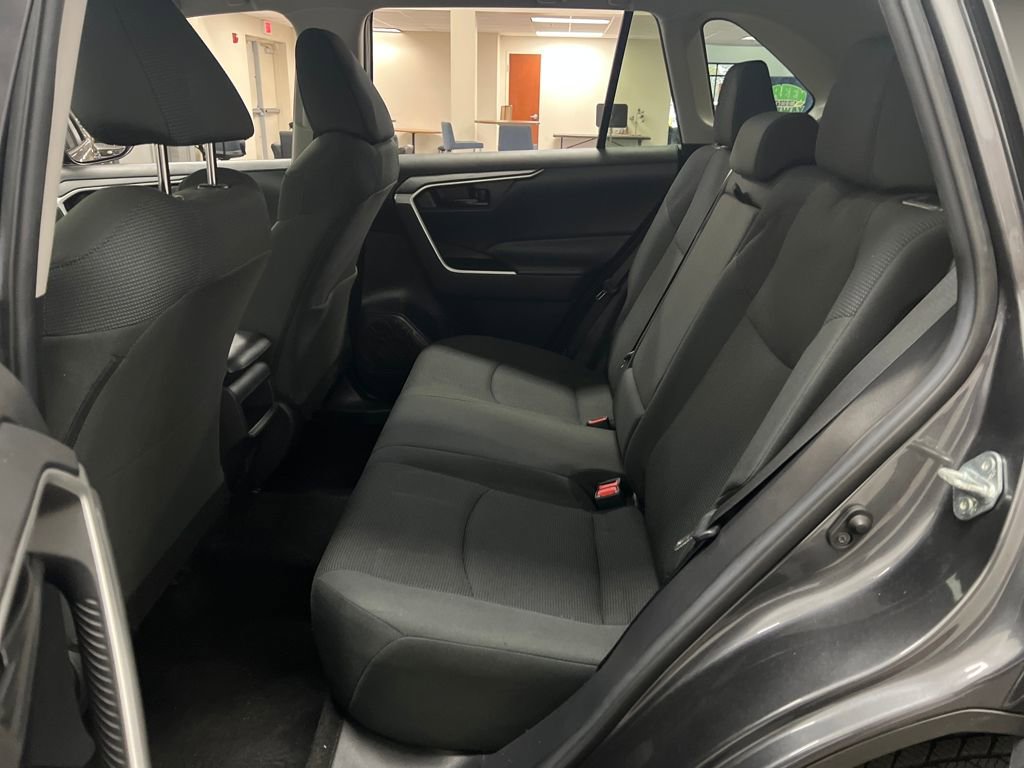 Used 2021 Toyota RAV4 LE image 27