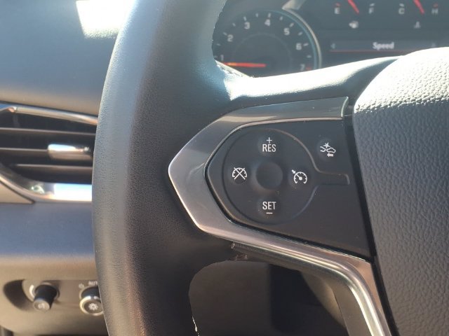 Used 2023 Chevrolet Traverse LT FWD image 17