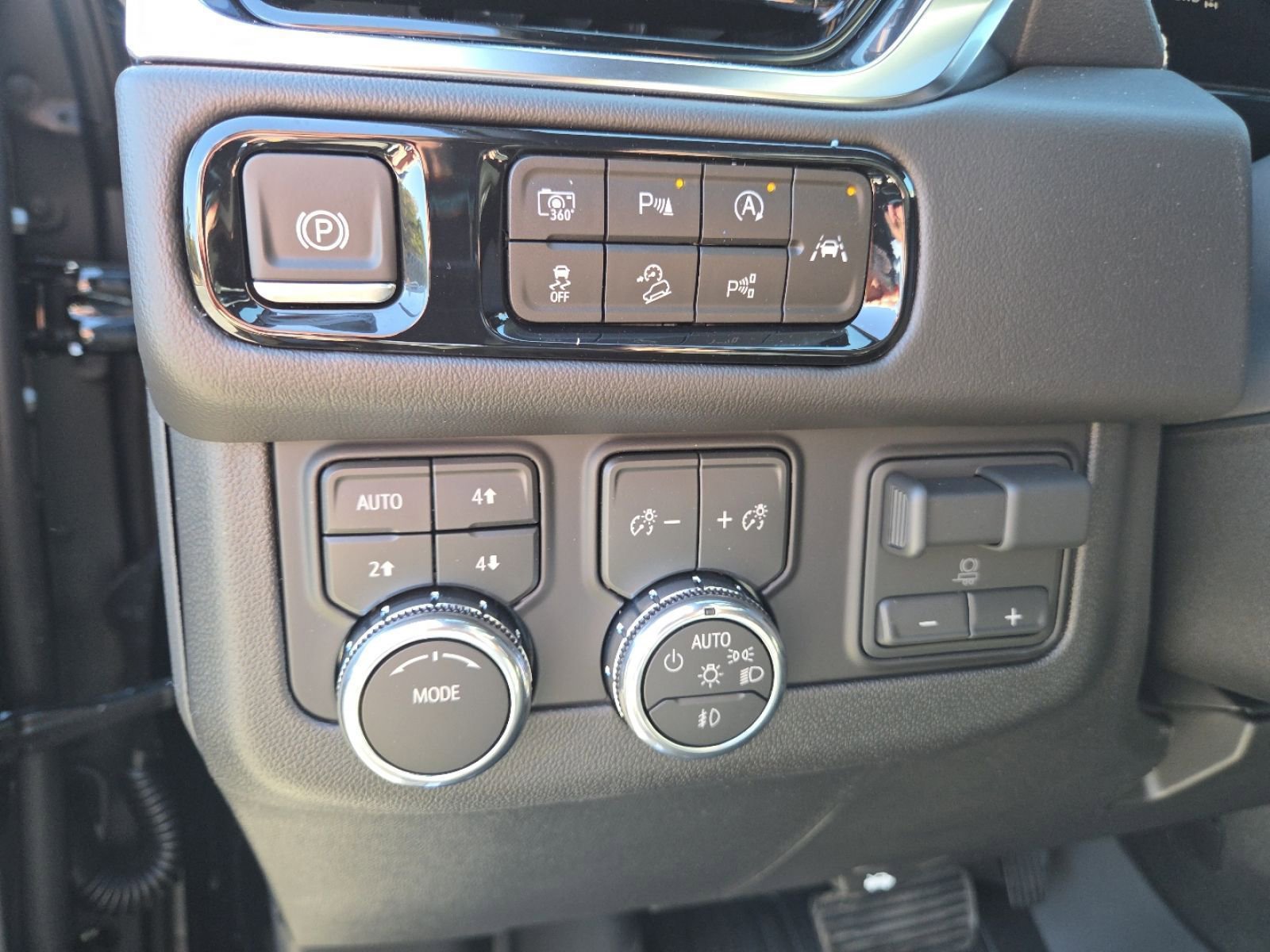 New 2026 GMC Yukon XL Elevation w/ Elevation Premium Package image 8