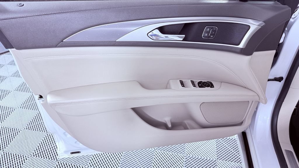 Used 2018 Lincoln MKZ Premiere AWD/4WD image 10