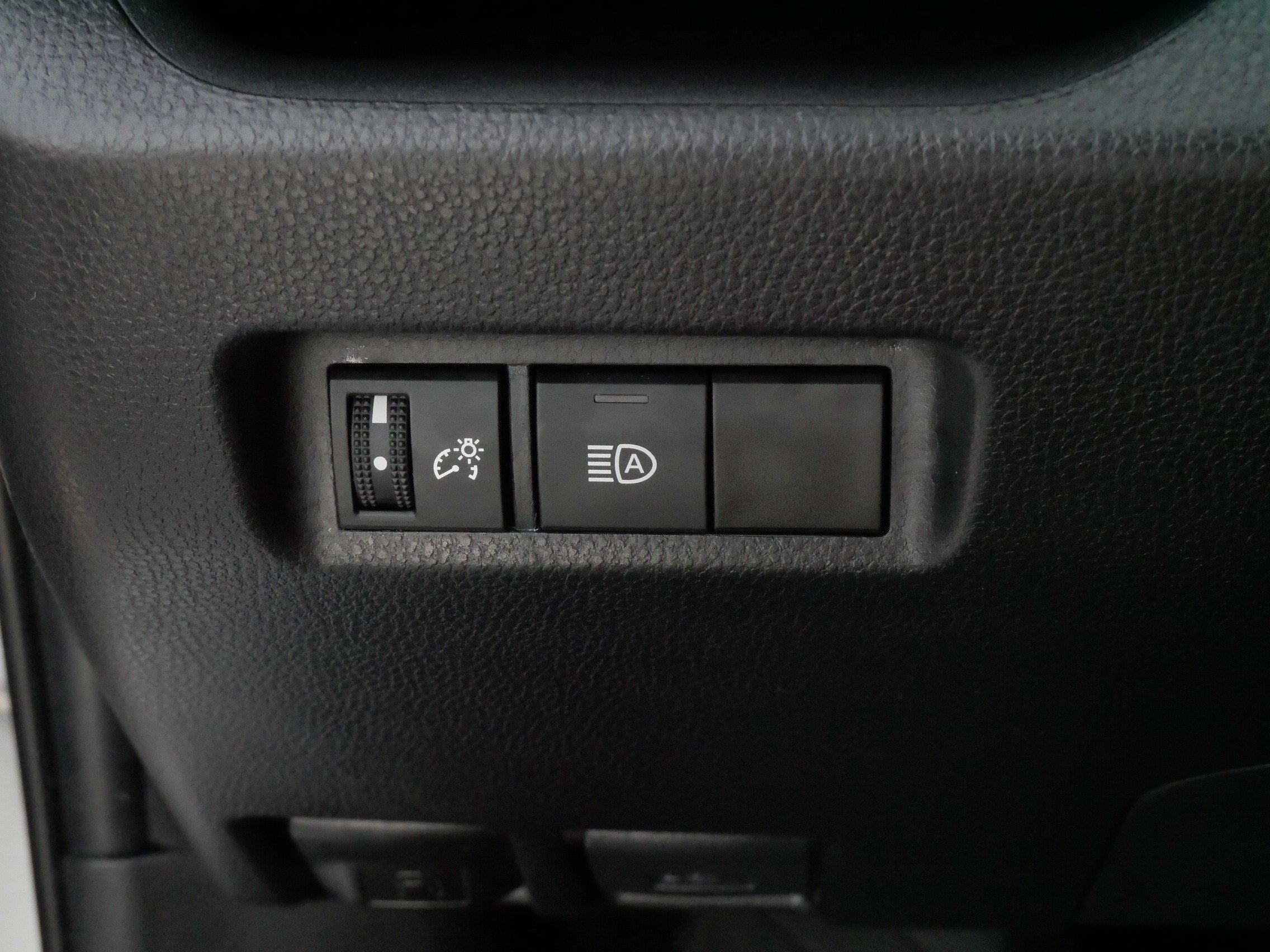 Certified 2025 Toyota RAV4 XLE AWD/4WD image 27