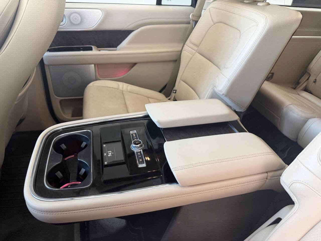 Used 2021 Lincoln Navigator Reserve AWD/4WD image 20