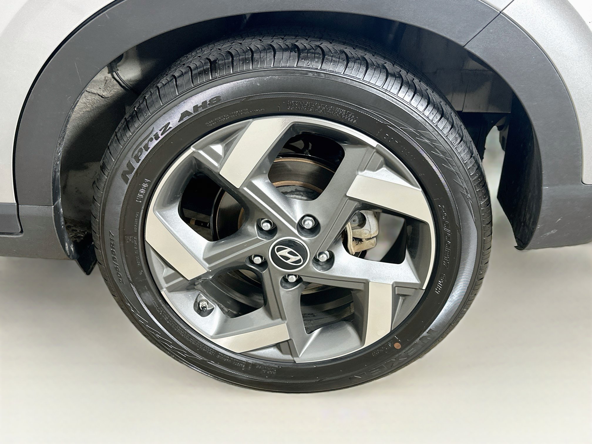 Used 2025 Hyundai Venue SEL FWD image 11