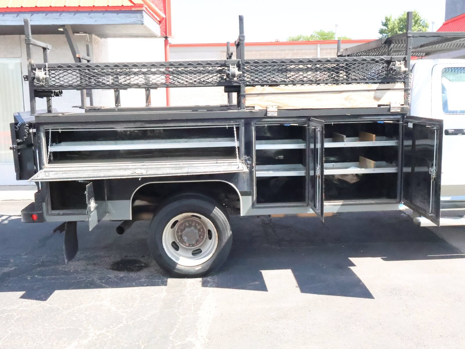 Used 2018 RAM 5500 Tradesman w/ Payload Upgrade Package AWD/4WD image 15