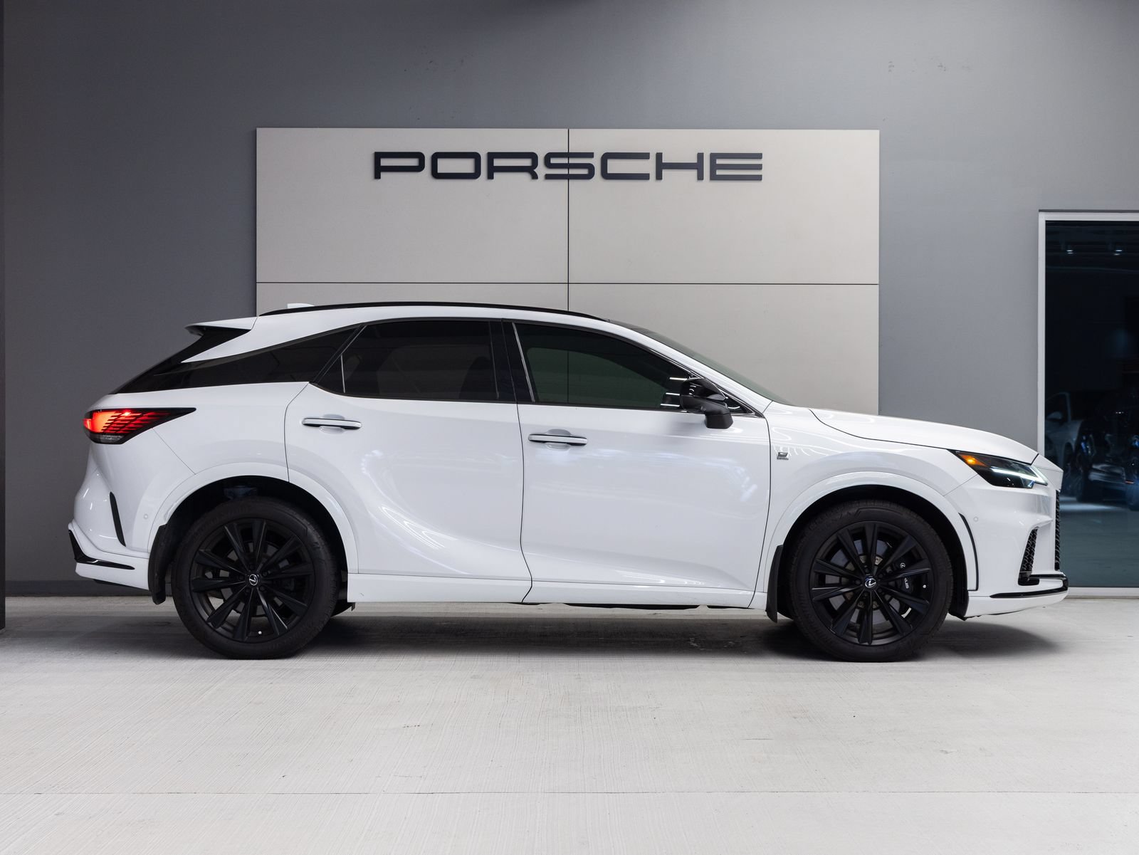 Used 2024 Lexus RX 500h F Sport w/ Convenience Package AWD/4WD image 8