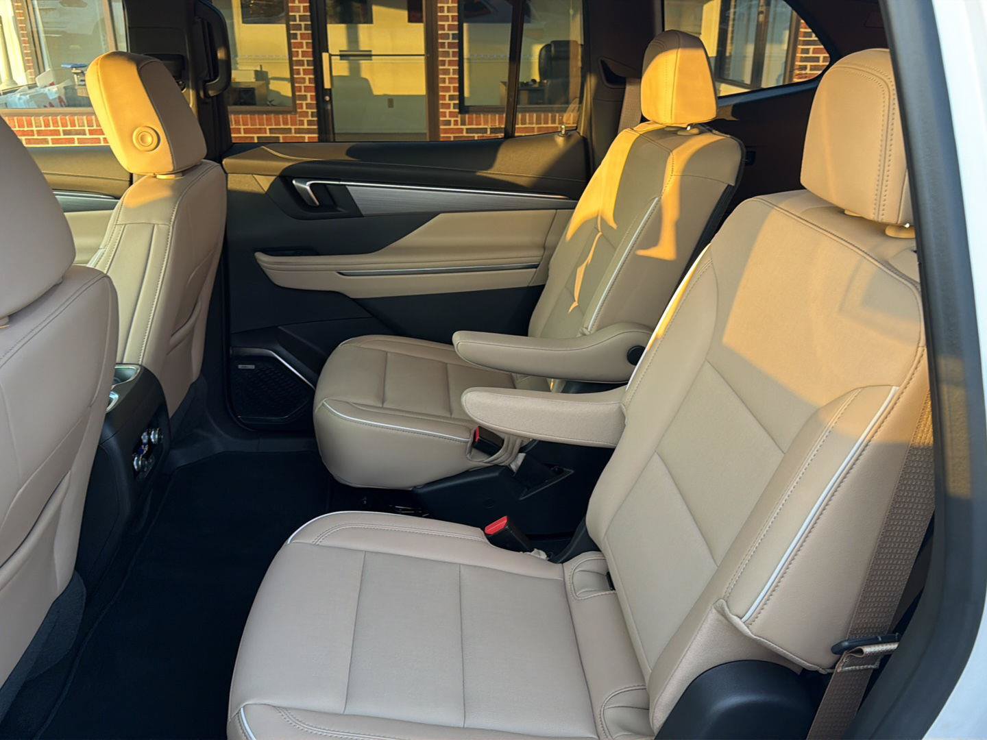 Used 2025 Buick Enclave Preferred FWD image 3