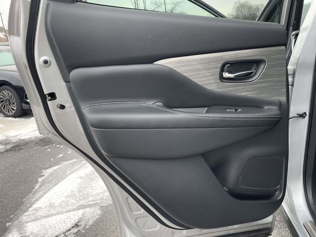 Used 2018 Nissan Murano Platinum w/ Cargo Package image 2