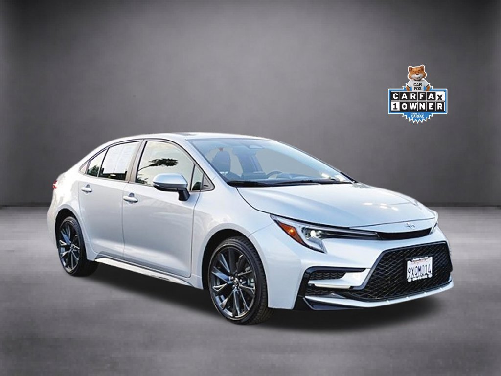 Used 2026 Toyota Corolla SE FWD image 2