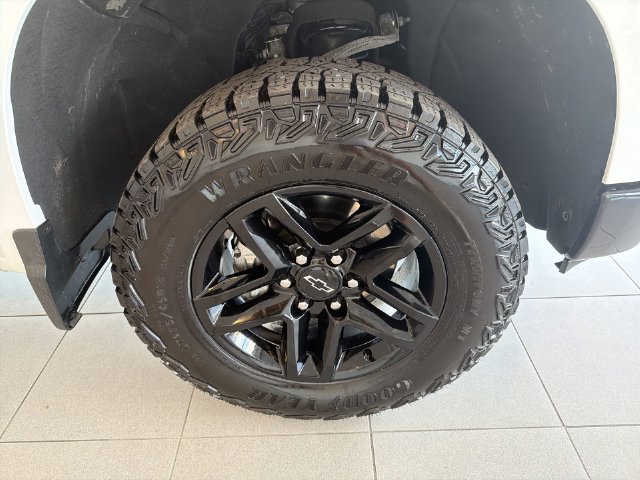 Certified 2025 Chevrolet Silverado 1500 Custom Trail Boss w/ LPO, Dark Essentials Package AWD/4WD image 15