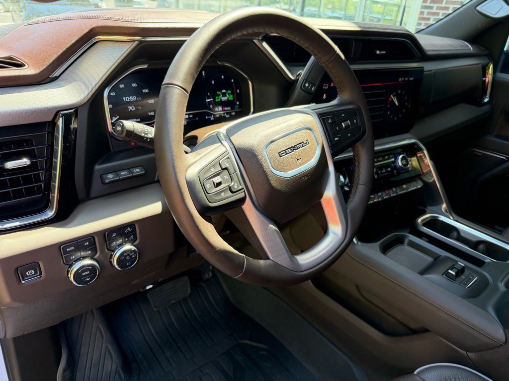 Used 2025 GMC Sierra 3500 Denali w/ Denali Reserve Package AWD/4WD image 34