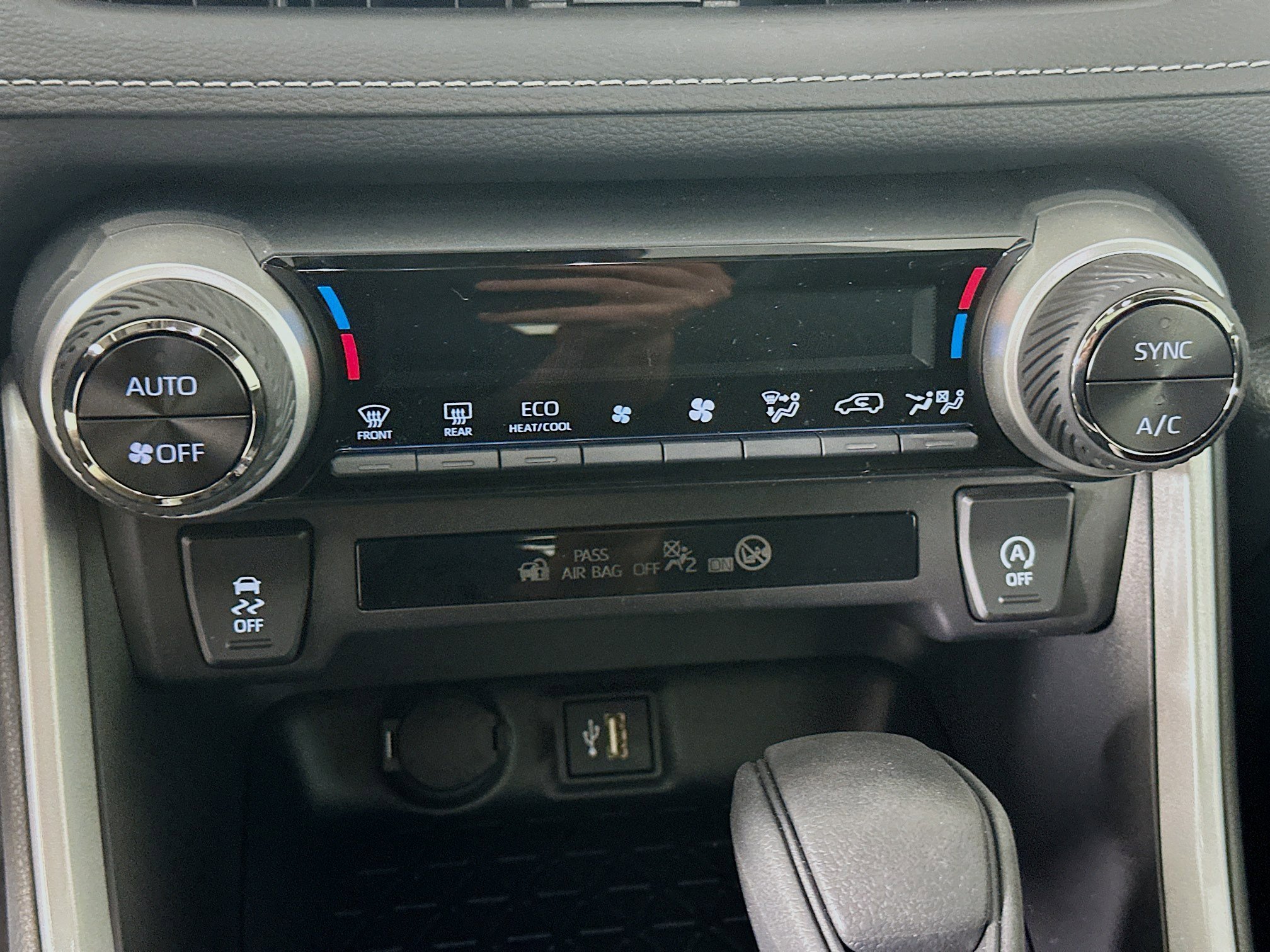 Used 2025 Toyota RAV4 XLE w/ Convenience Package FWD image 23
