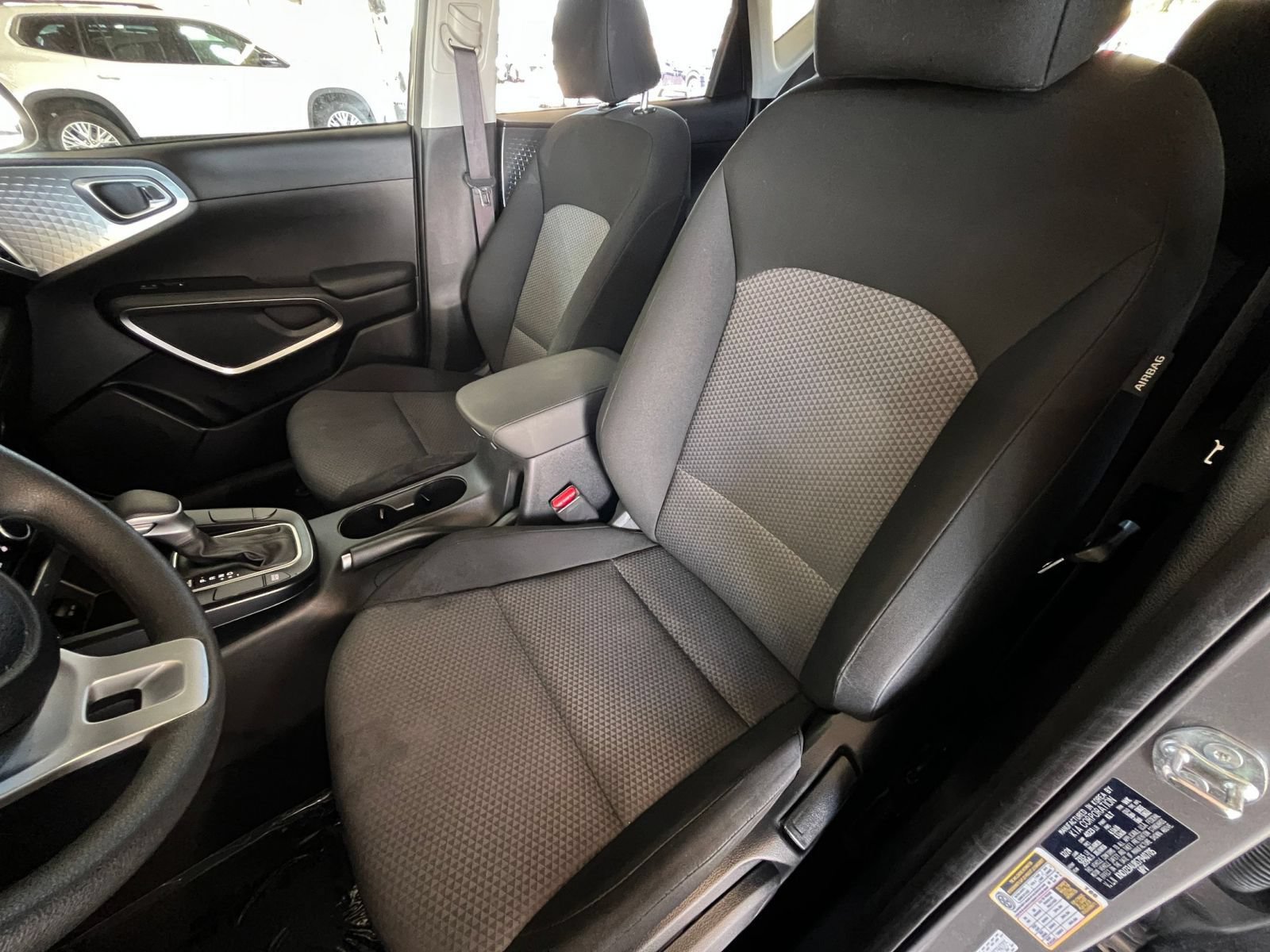 Used 2025 Kia Soul LX w/ LX Technology Package FWD image 35