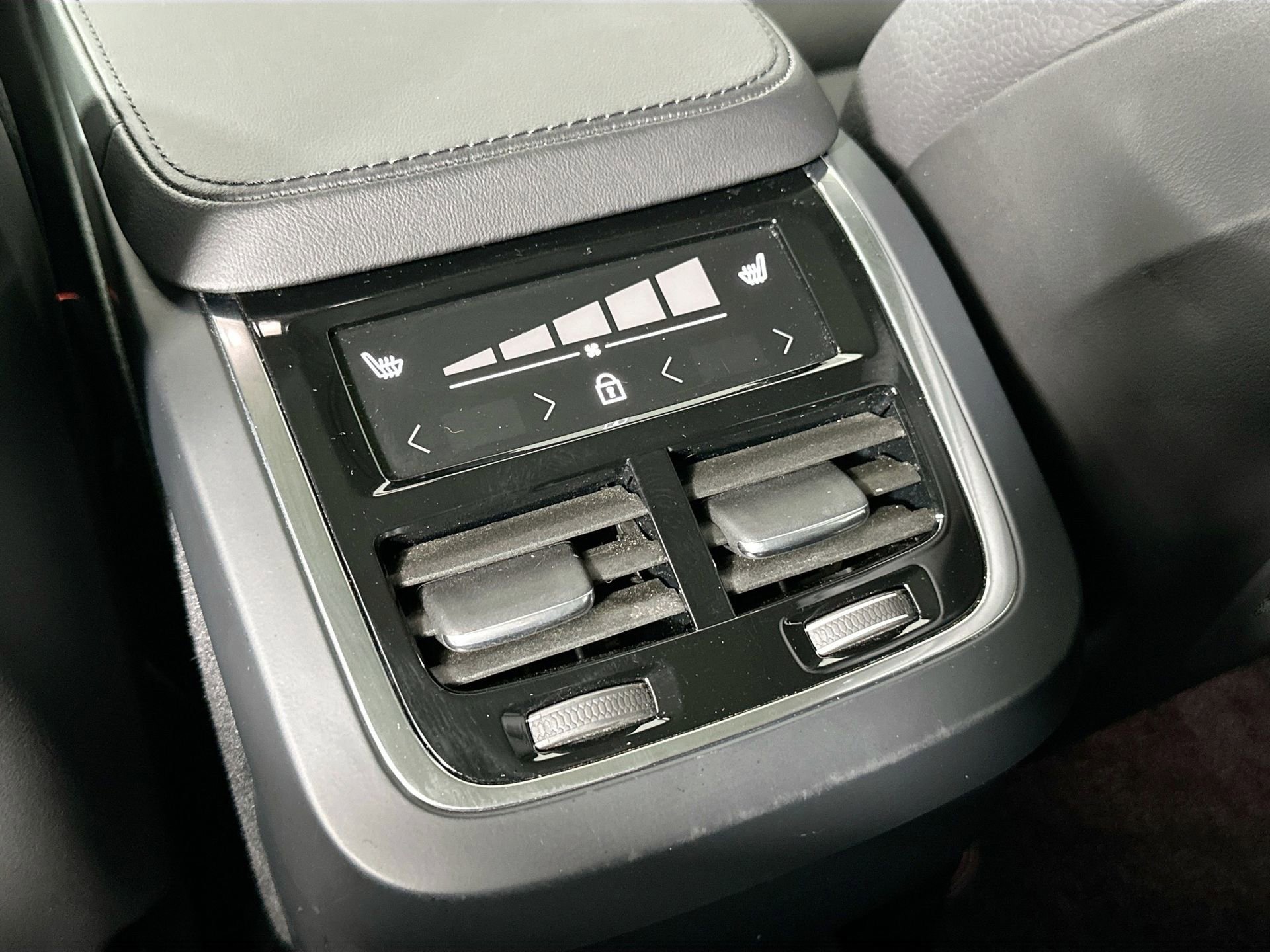 Used 2024 Volvo XC90 B6 Plus w/ Protection Package Premier image 26