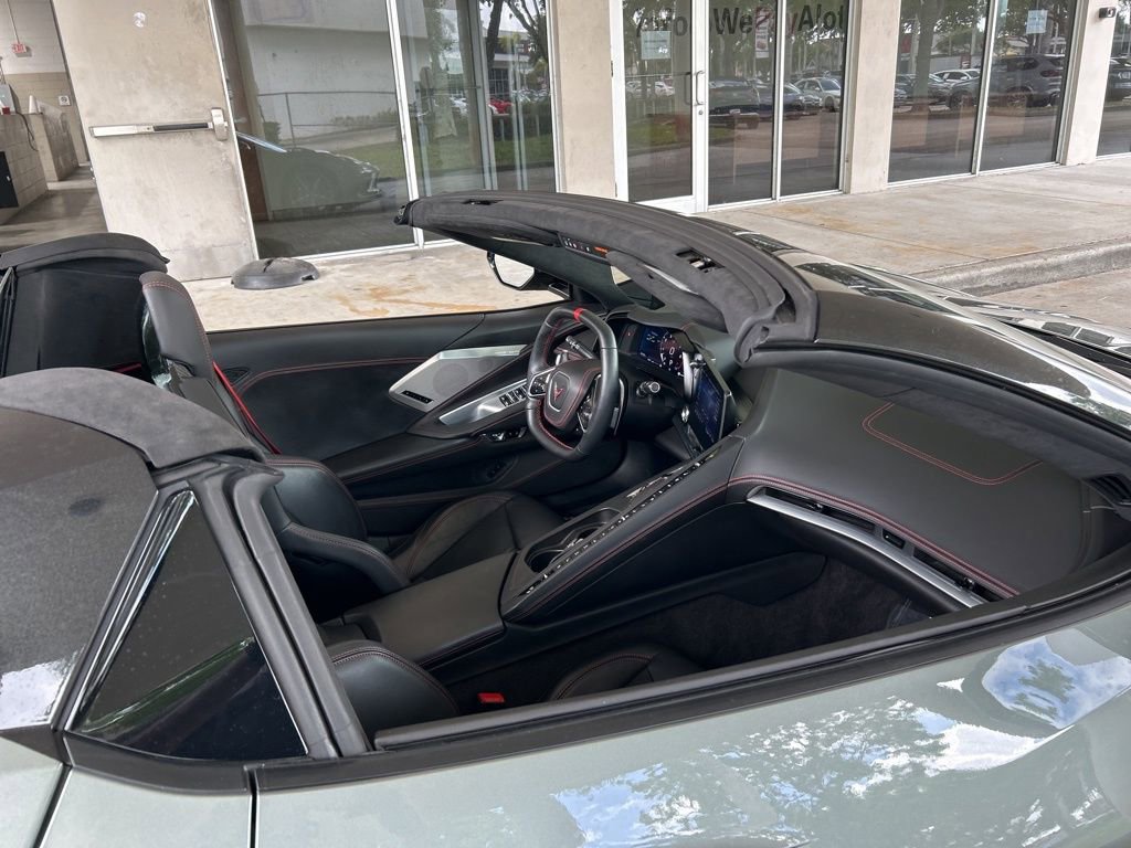 Used 2022 Chevrolet Corvette Stingray Premium Conv w/ Z51 Performance Package RWD image 12