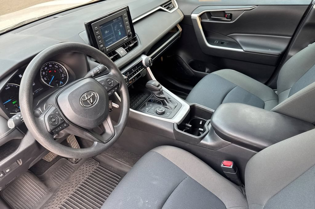 Used 2022 Toyota RAV4 LE AWD/4WD image 10
