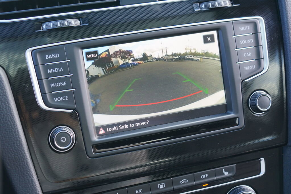 Used 2017 Volkswagen GTI SE FWD image 17