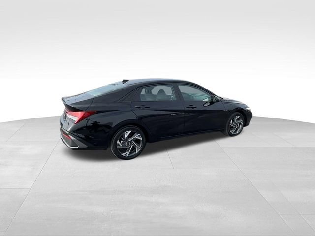 Used 2025 Hyundai Elantra SEL image 11