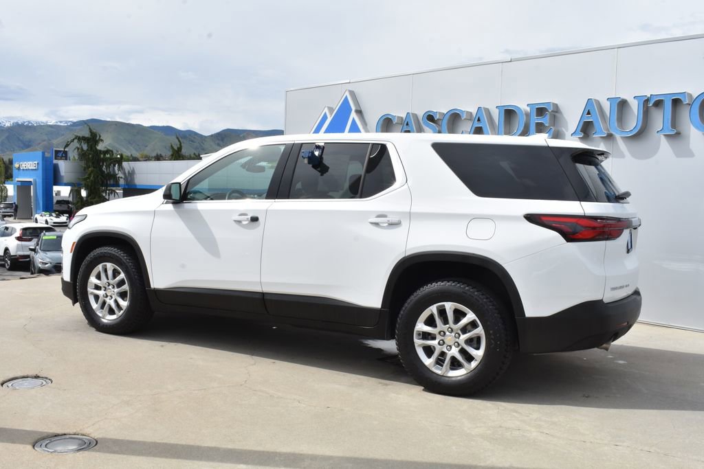 Used 2022 Chevrolet Traverse LS AWD/4WD image 5