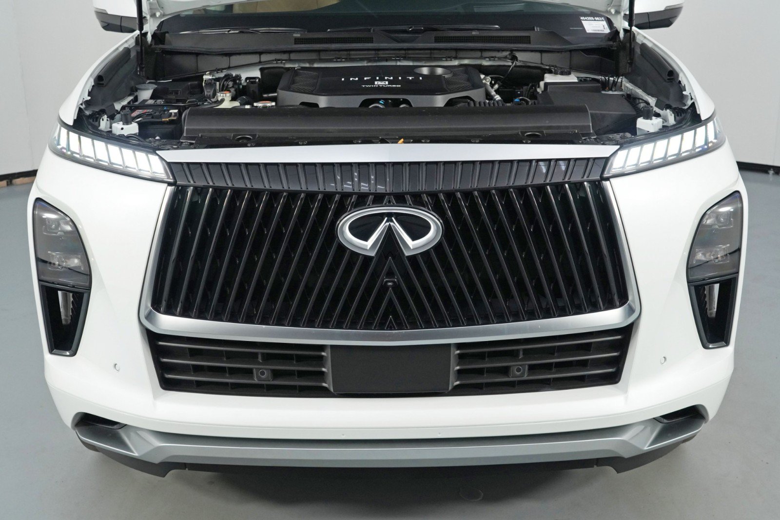 Used 2025 INFINITI QX80 Luxe w/ Cargo Package AWD/4WD image 8